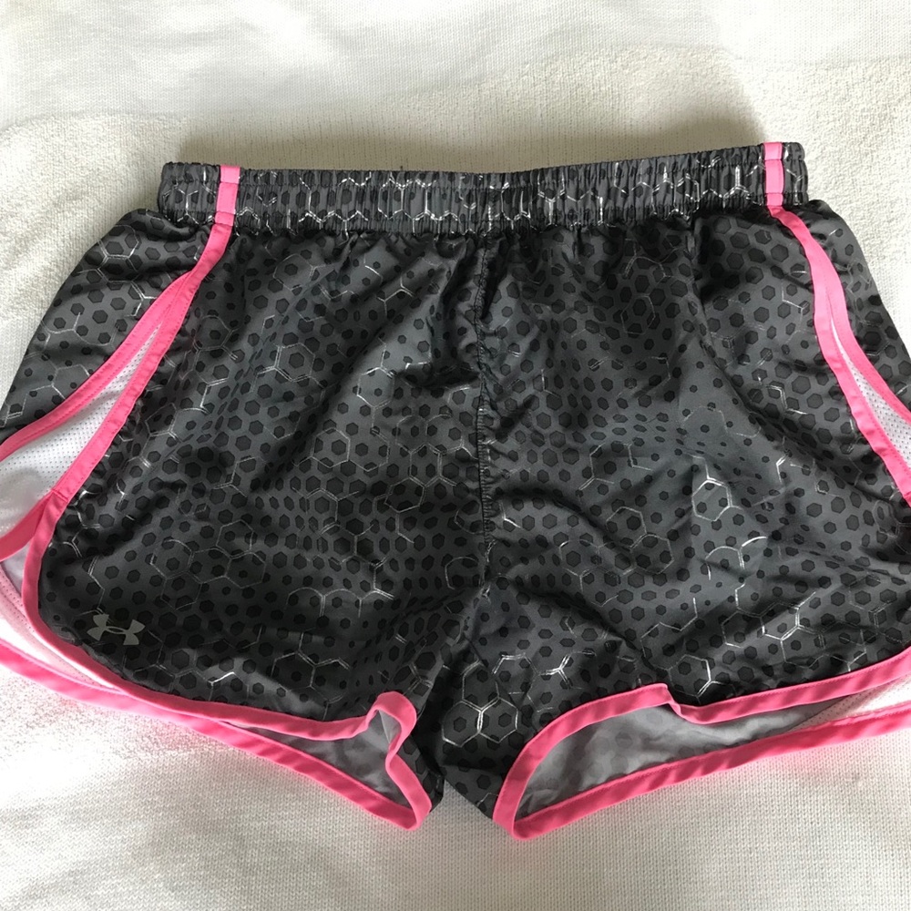 Patterned under armor running shorts
